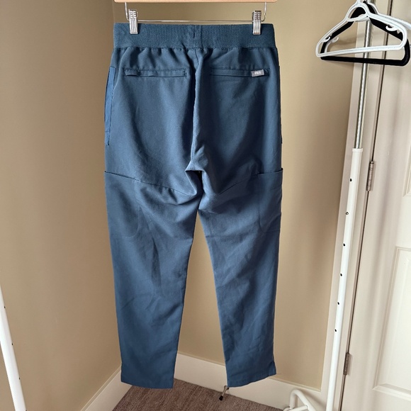 Figs Mundri Scrub Pants - Picture 2 of 5